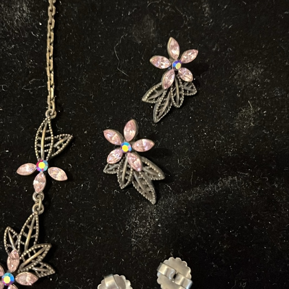 Leah, Sophia, necklace and pierced earring. Set Worn once. - Picture 3 of 4